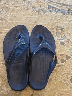 OOFOS Purple Comfort Flip Flops